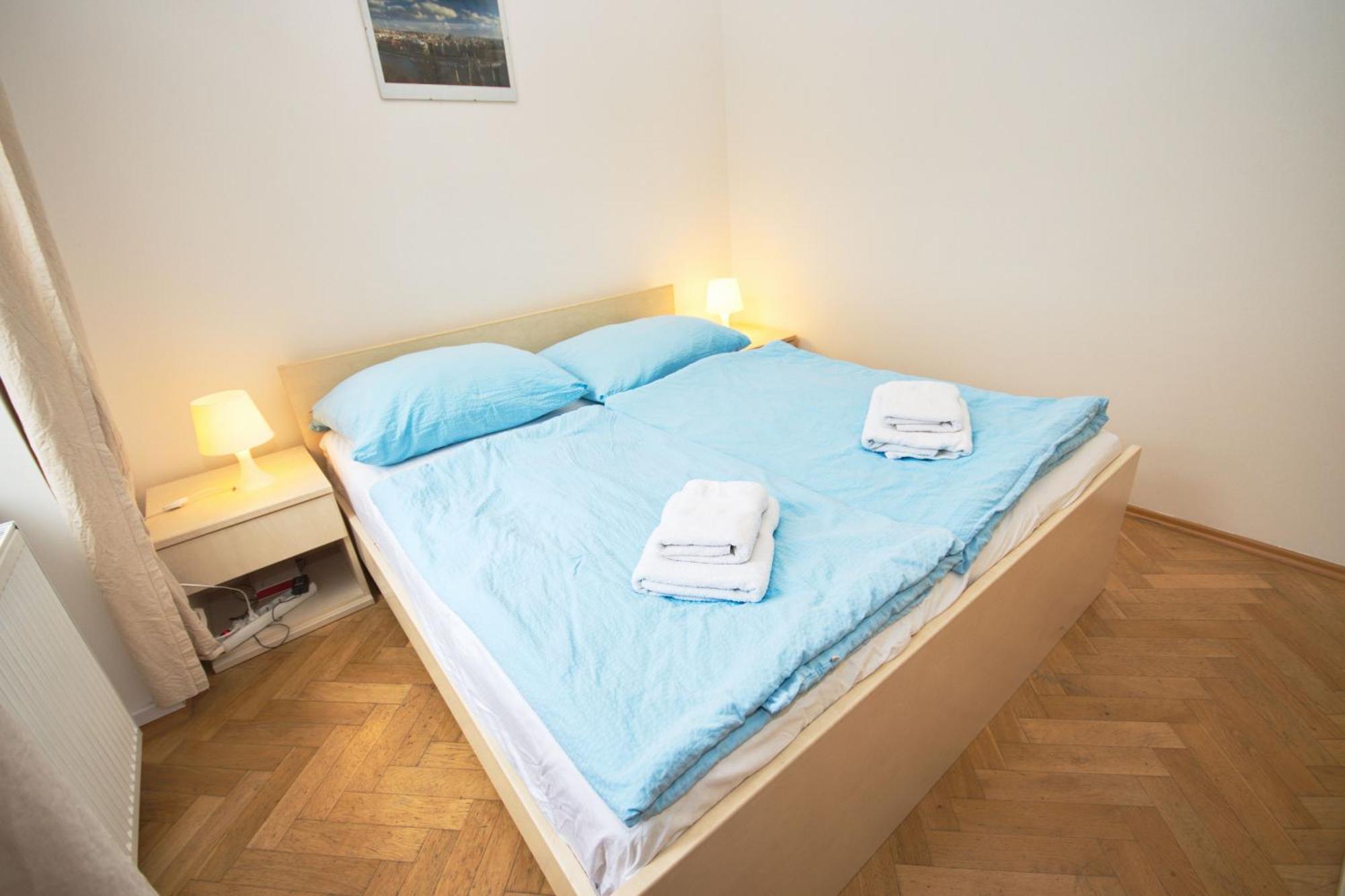 Residence Kostnicke Square Прага Екстериор снимка
